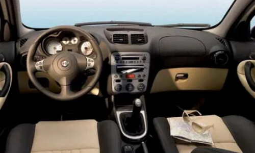 Alfa-Romeo 147 AMICA #1