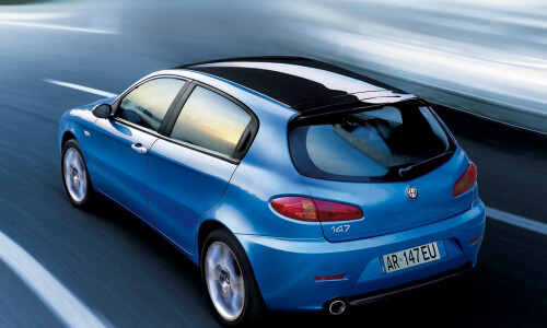 Alfa-Romeo 147 Black Line #13