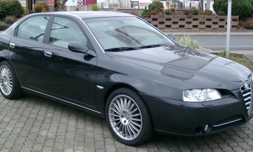 Alfa-Romeo 166 #1