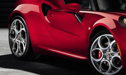 Alfa-Romeo 4C #1