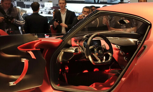 Alfa-Romeo 4C #9