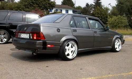 Alfa-Romeo 75 #6