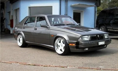 Alfa-Romeo 75 #8