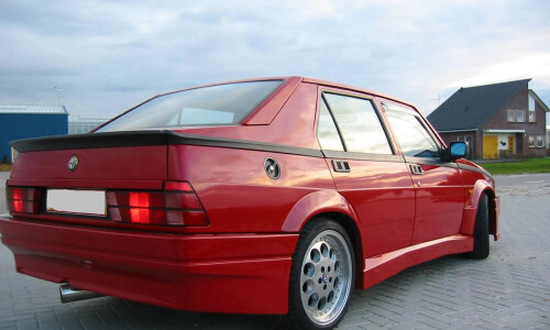 Alfa-Romeo 75 #11