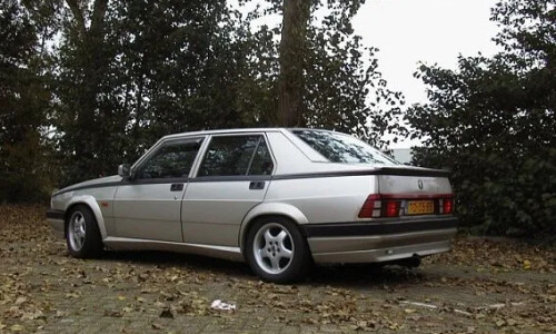 Alfa-Romeo 75 #12