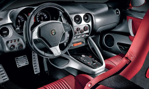 Alfa-Romeo 8C Competizione #2