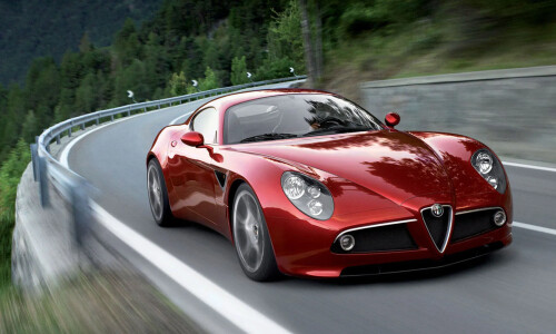 Alfa-Romeo 8C Competizione #4