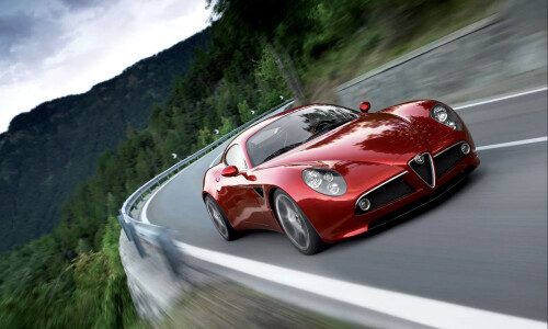 Alfa-Romeo 8C Competizione #7