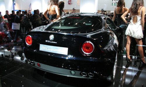 Alfa-Romeo 8C Competizione #11