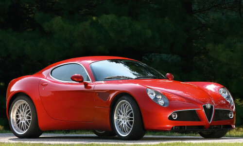 Alfa-Romeo 8C GTA #11