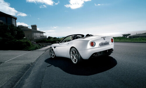 Alfa-Romeo 8C Spider #13