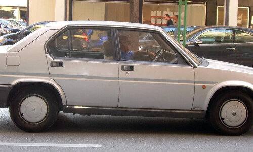 Alfa-Romeo 90 #5