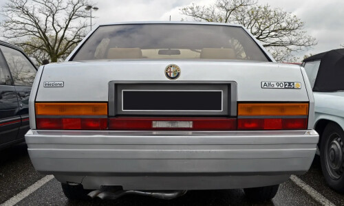 Alfa-Romeo 90 #10