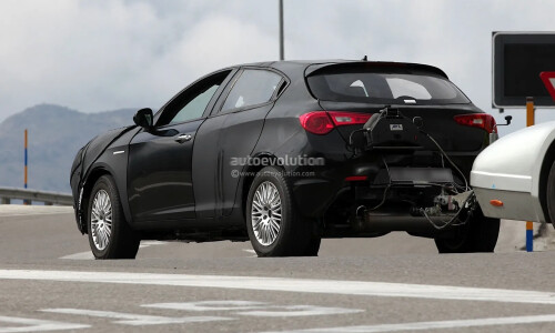Alfa-Romeo CXover #1
