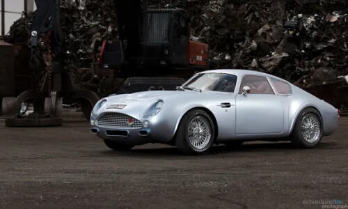 Aston-Martin DB4 V12 Zagato #15