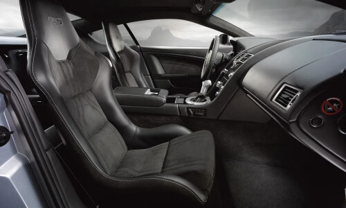 Aston-Martin DBS #16