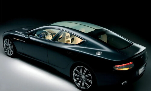 Aston-Martin Rapide #1