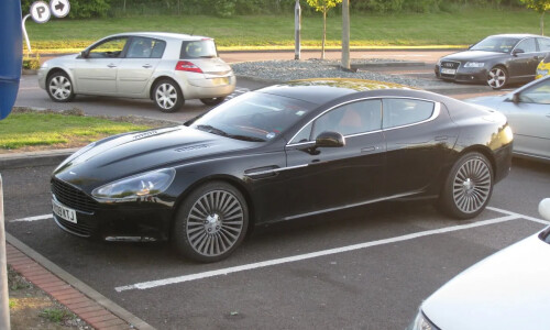 Aston-Martin Rapide #8