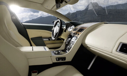 Aston-Martin Rapide #17