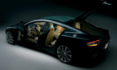 Aston-Martin Rapide #19