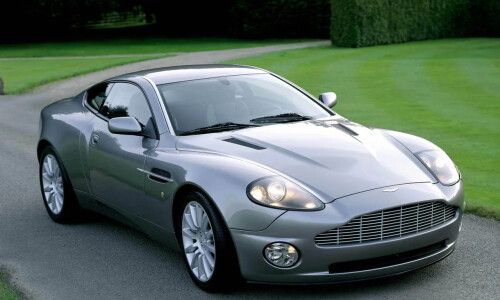 Aston-Martin V12 Vanquish #4