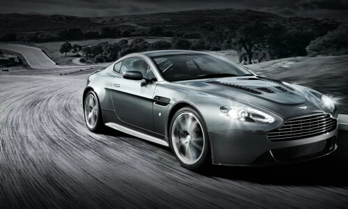 Aston-Martin V12 Vanquish #11