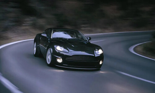 Aston-Martin V12 Vanquish S #4