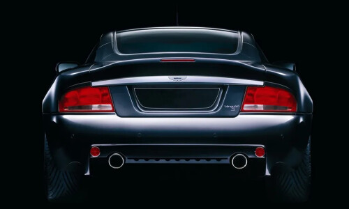 Aston-Martin V12 Vanquish S #6