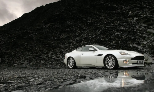 Aston-Martin V12 Vanquish S #9