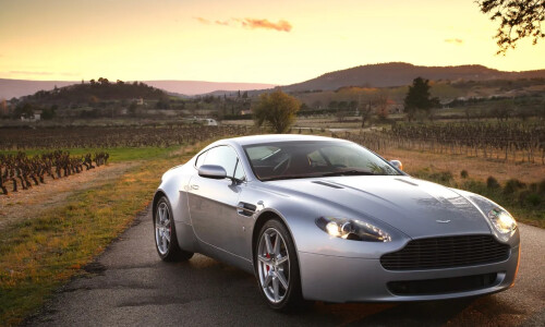 Aston-Martin V8 #9