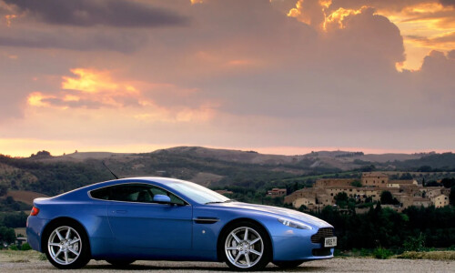 Aston-Martin V8 #14