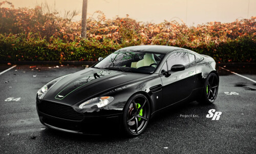 Aston-Martin Vantage #5