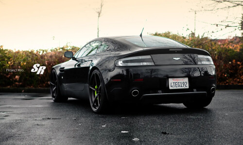 Aston-Martin Vantage #10