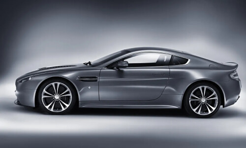 Aston-Martin Vantage #12