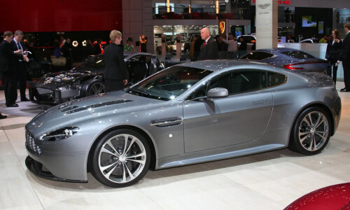 Aston-Martin Vantage #18
