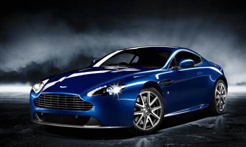 Aston-Martin Vantage #19