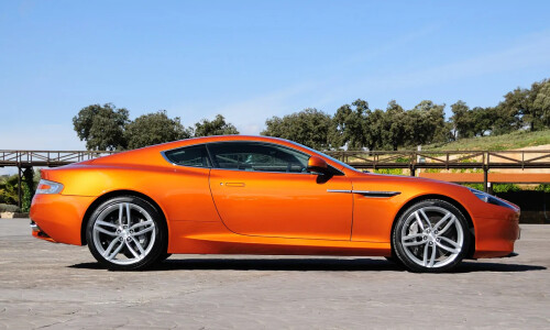 Aston-Martin Virage #8