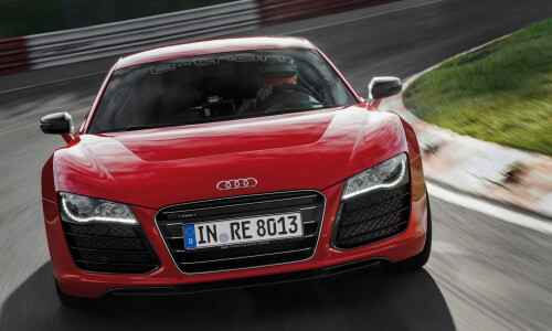 Audi R8 e-tron #12