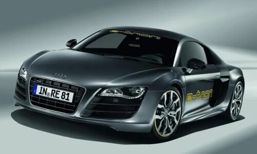 Audi R8 e-tron #18
