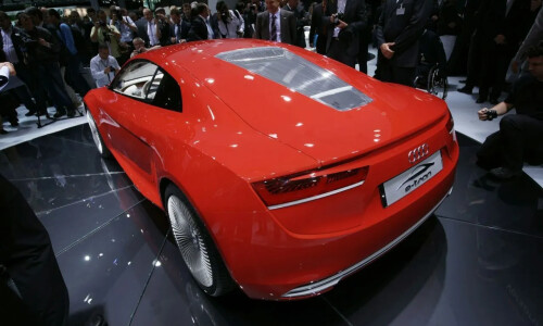Audi R8 e-tron #19