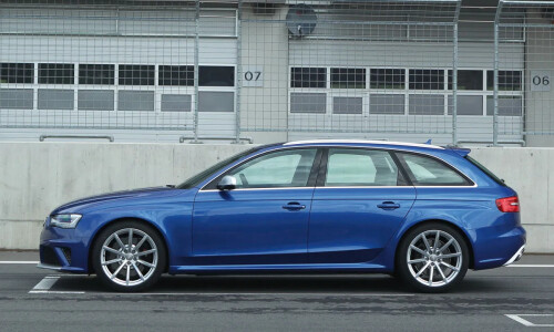Audi RS4 Avant #12