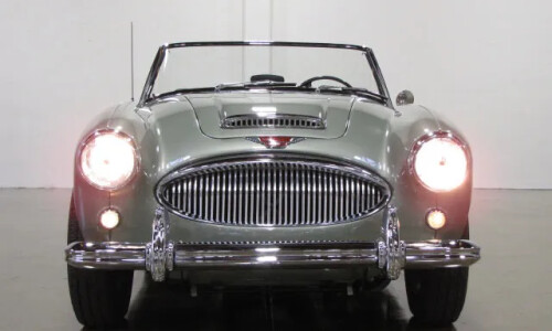 Austin-Healey BJ8 #12