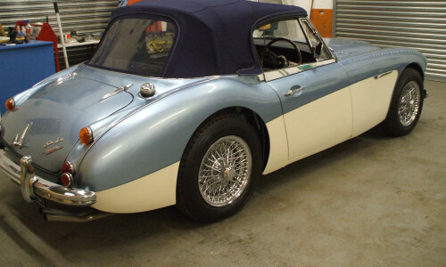 Austin-Healey BJ8 #14