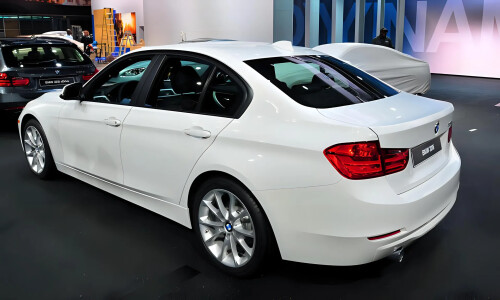 BMW 320i #10