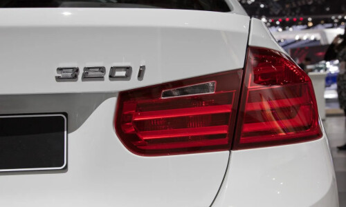 BMW 320i #12