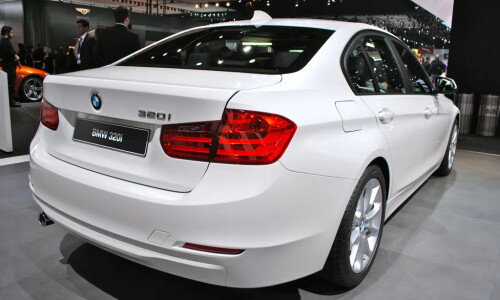BMW 320i #15