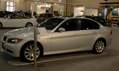 BMW 325xi #8