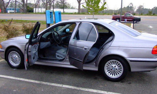BMW 540i #9
