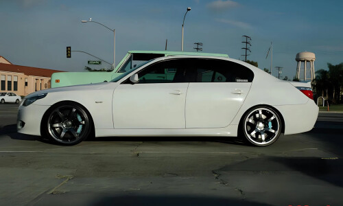 BMW 550i #9