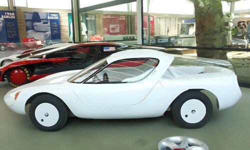 BMW 700 #9